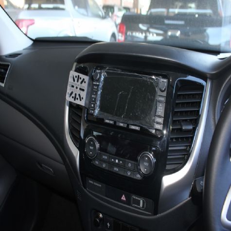 DASHMOUNT MITSUBISHI L-200